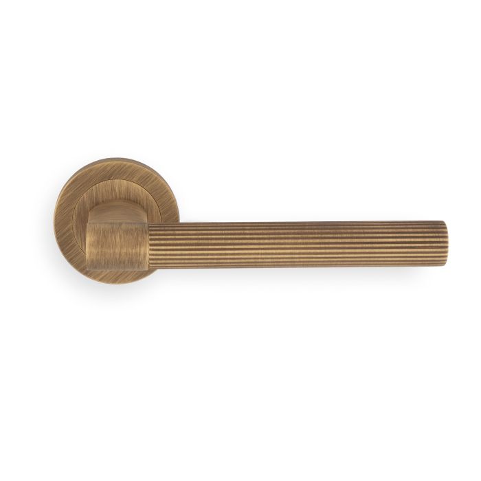 Hey Riga Lever Handle On Threaded Round Rose